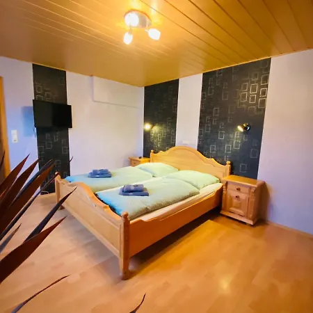 An Den Erlewiesen, 3sz, 85qm, Kamin Schleusingen